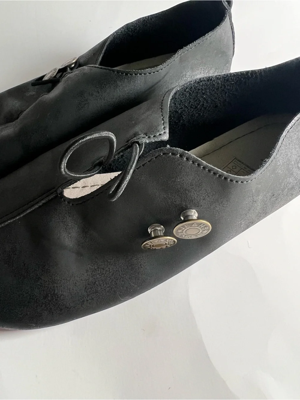 Women’s trendy faux leather button strap flats Size 39 (runs small like Size 8)